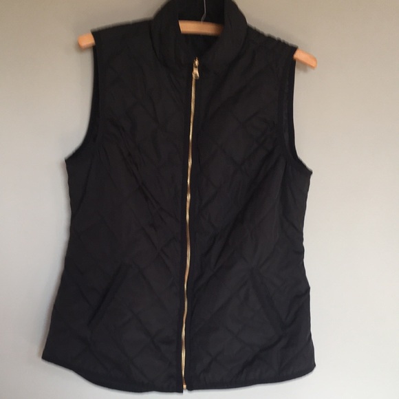 Women’ puffer black quilted vest. Gold zipper and slit pockets. - Picture 1 of 3
